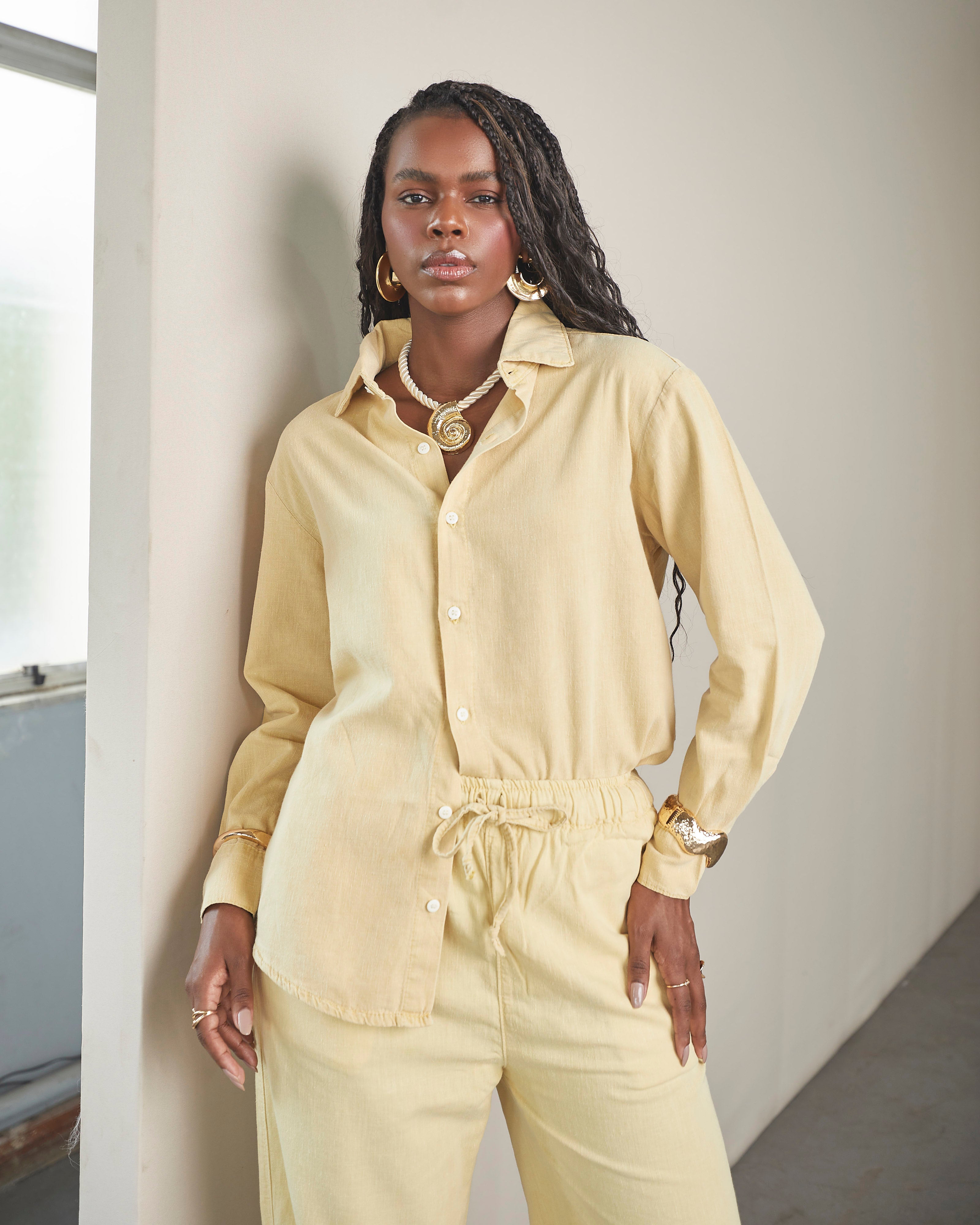 Camisa Viscolinho Oversized Amarela Imagem secundária do produto