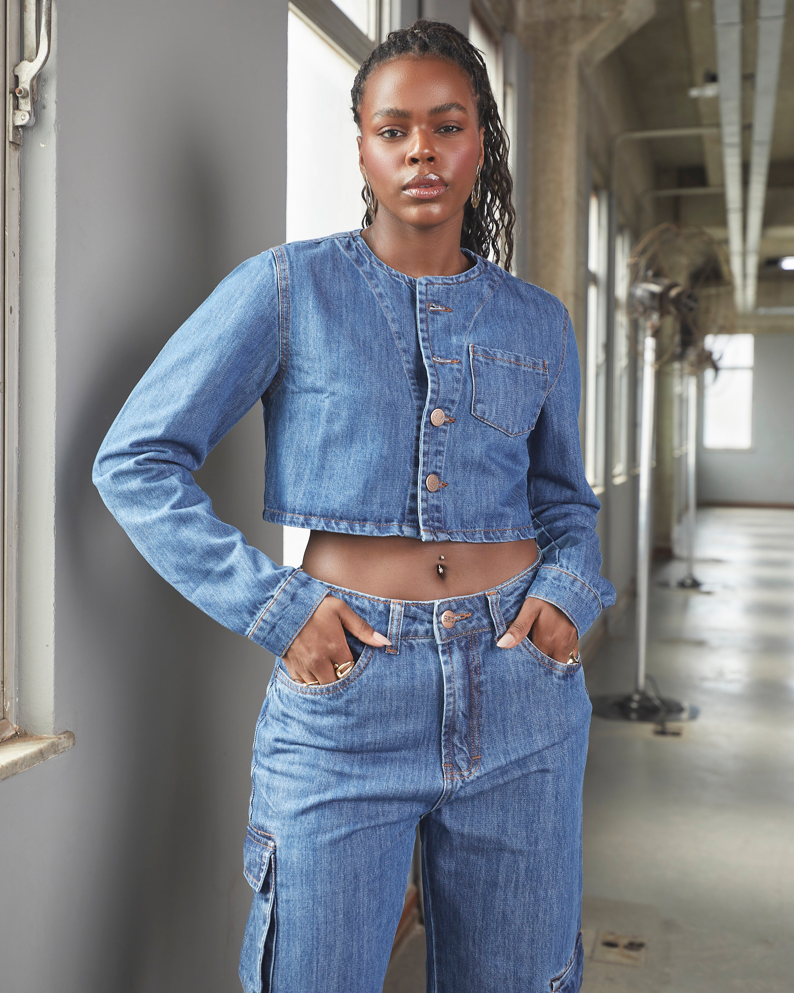 Jaqueta Cropped Mendonza - Jeans Escuro Imagem principal do produto