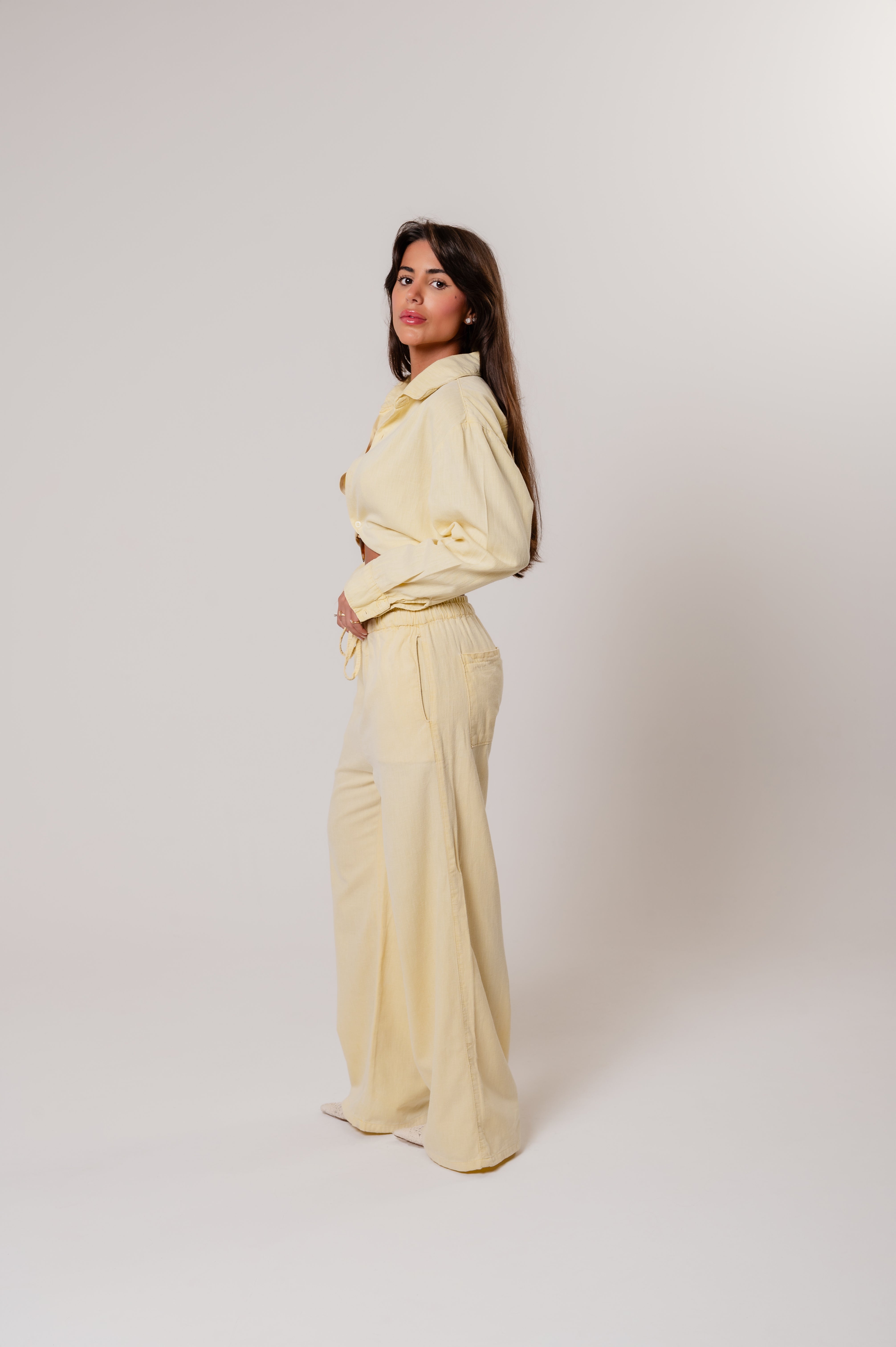 Calça Viscolinho Cós Elástico Amarela Imagem secundária do produto