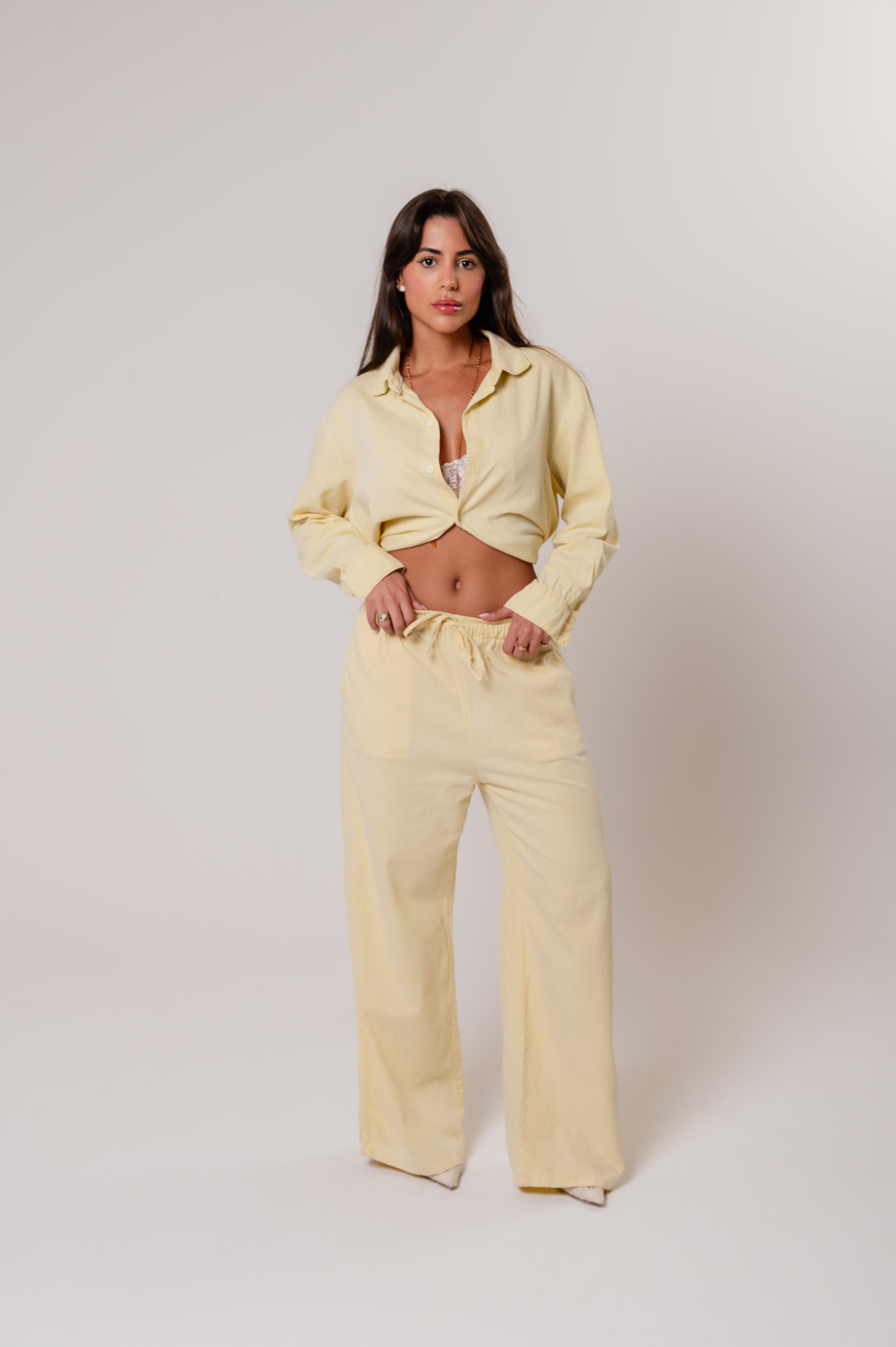 Calça Viscolinho Cós Elástico Amarela Imagem principal do produto