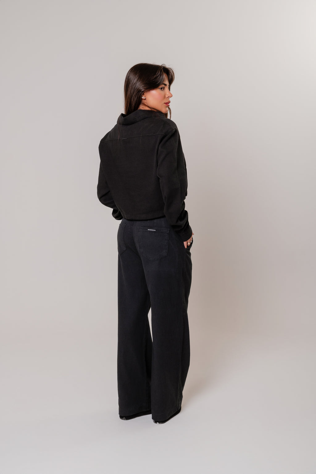 Calça Viscolinho C/Botão Preta