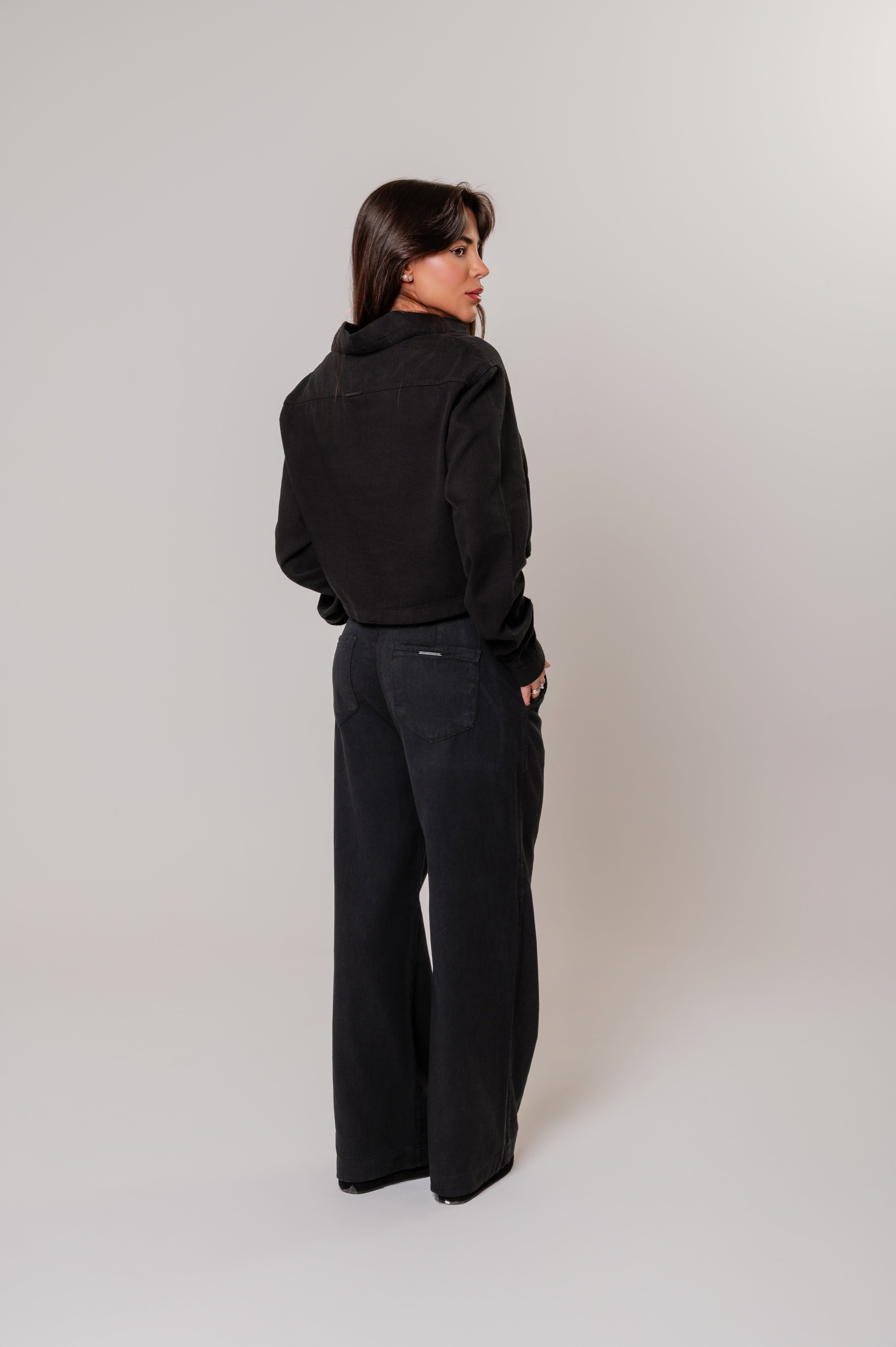 Calça Viscolinho C/Botão Preta
