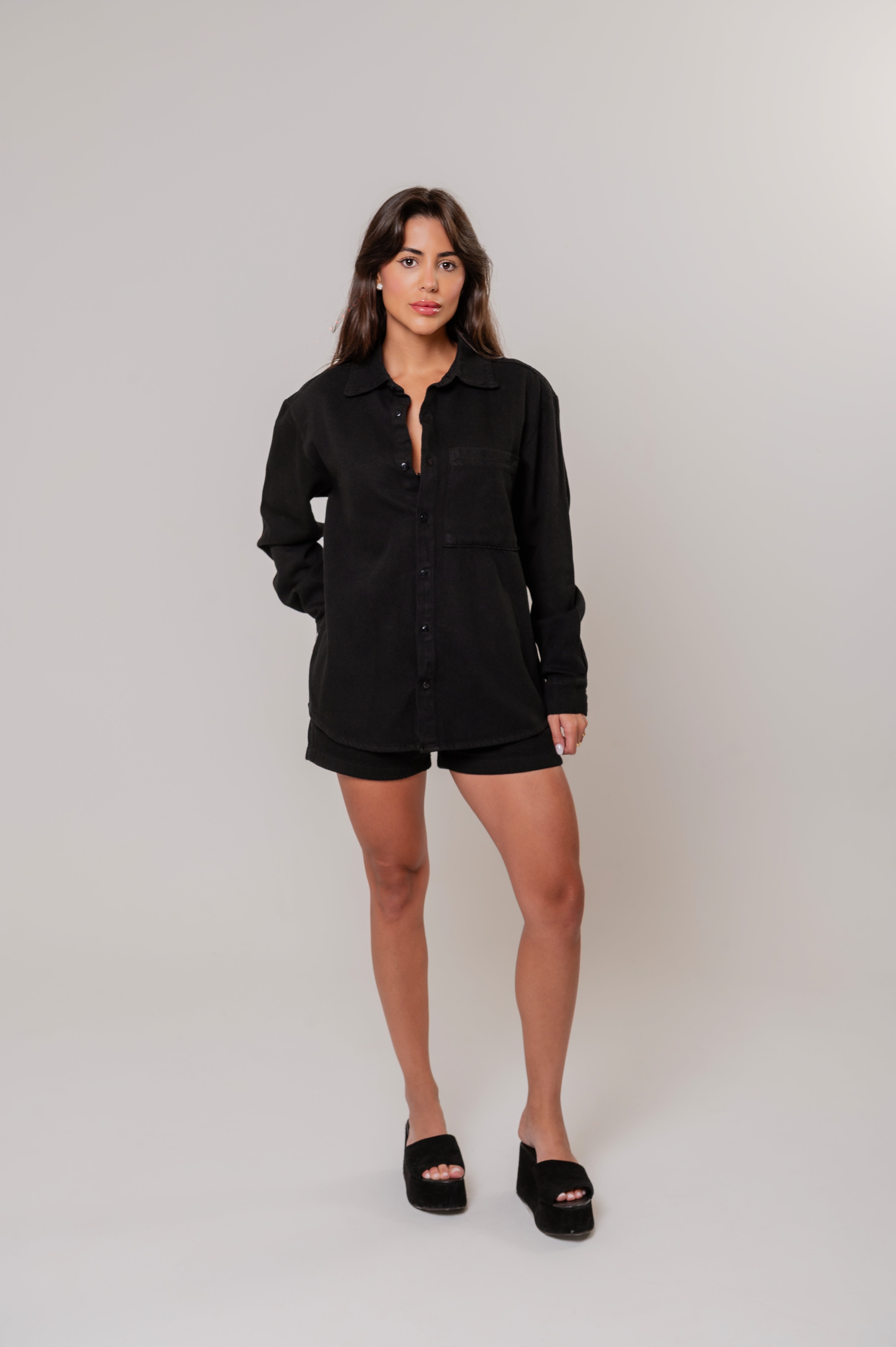 Camisa Oversized Ester Preta Imagem principal do produto