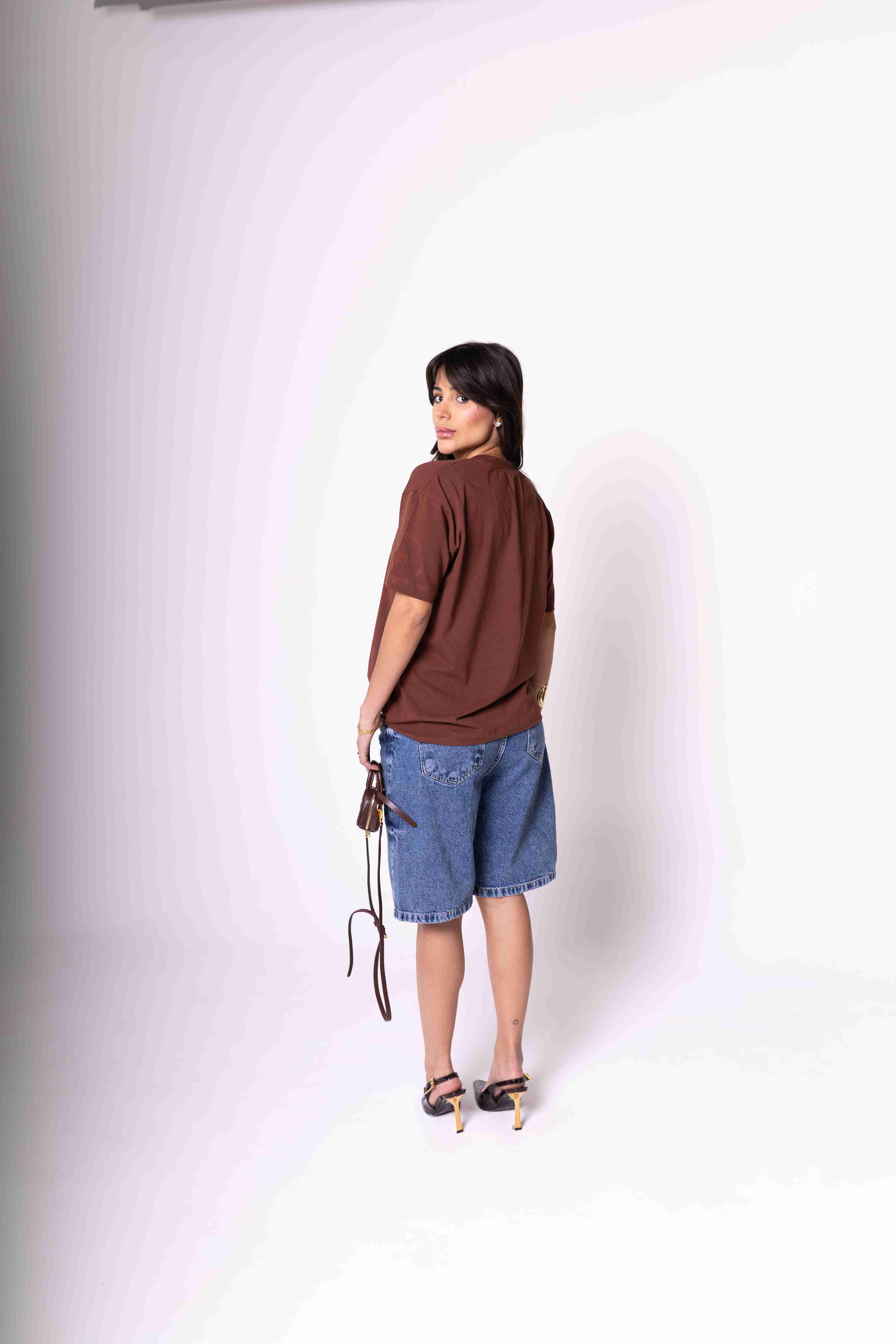 T-Shirt Oversized Feminina Algodão Egípcio - Marrom Imagem secundária do produto