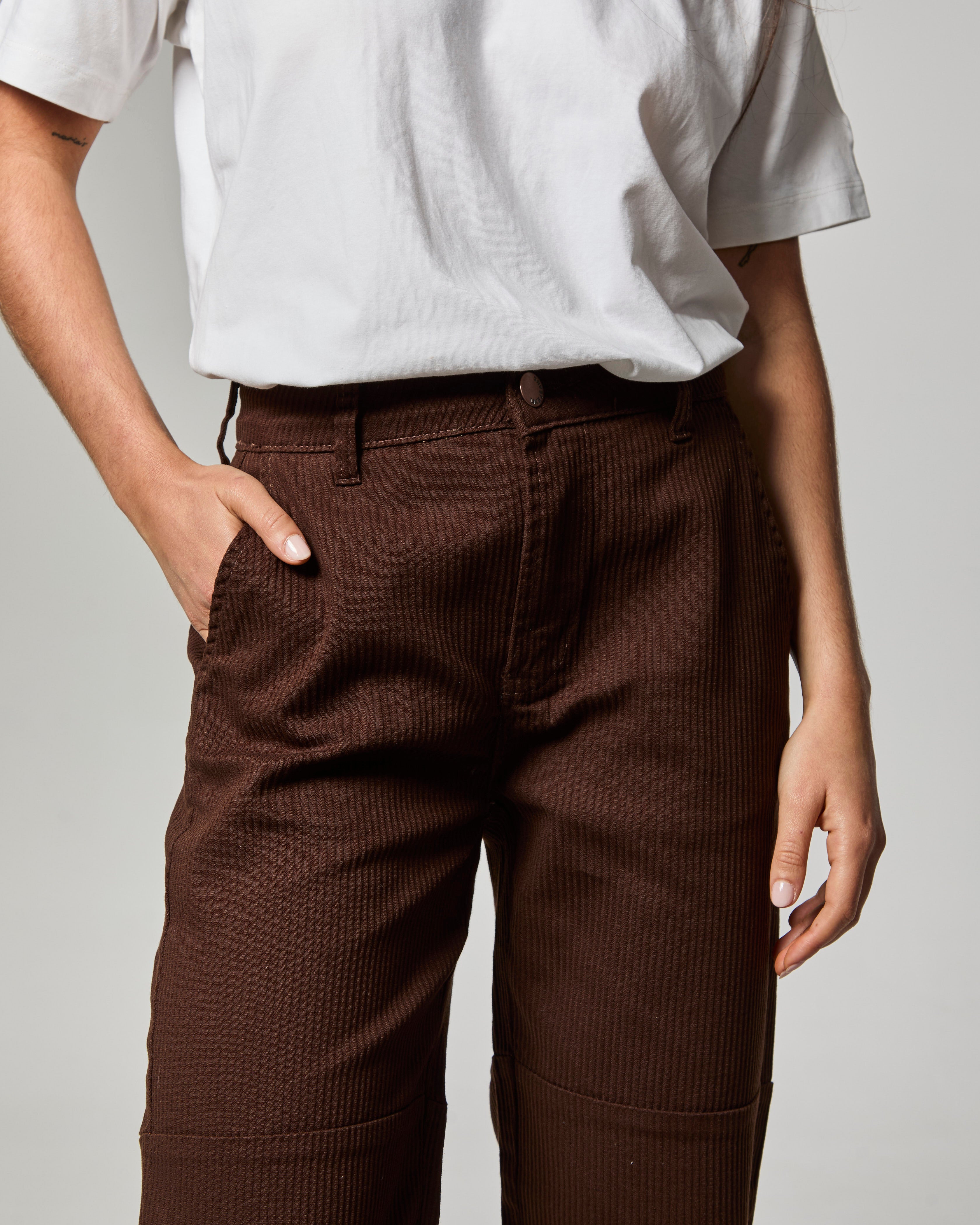 Calça Reta com Textura - Marrom Imagem secundária do produto